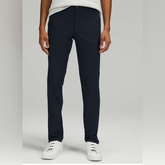 Lululemon Commission Pant Slim 32" Warpstreme
True Navy
Size 34 - Picture 1 of 6